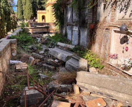 Al Verano tombe distrutte e inaccessibili, Sbai annuncia esposto